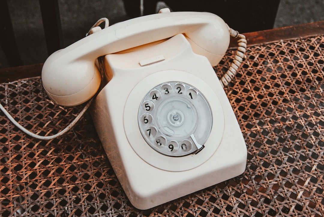 Eerste telefoon voor je kind: zo maak je duidelijke afspraken over veiligheid, schermtijd en app-gebruik